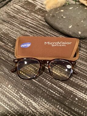 Women’s Reading Glasses in Brown Tortoise